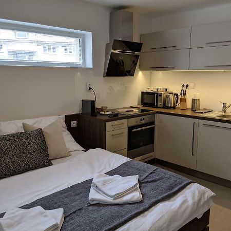 Ap10 - Apartments 4U Brezinova "Overnight Simply" Hradec Králové Buitenkant foto