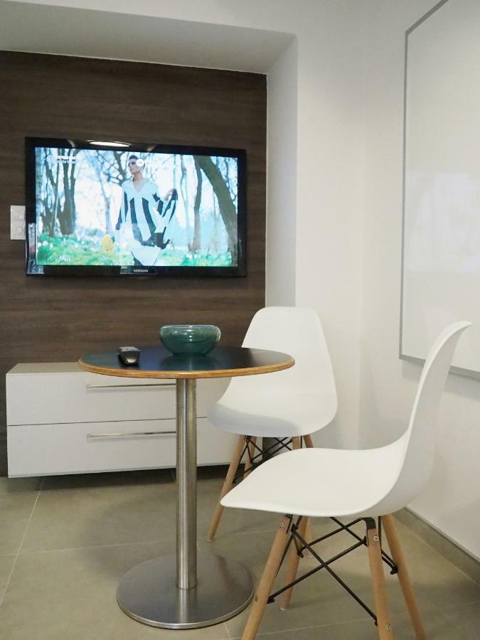 Ap10 - Apartments 4U Brezinova "Overnight Simply" Hradec Králové Buitenkant foto