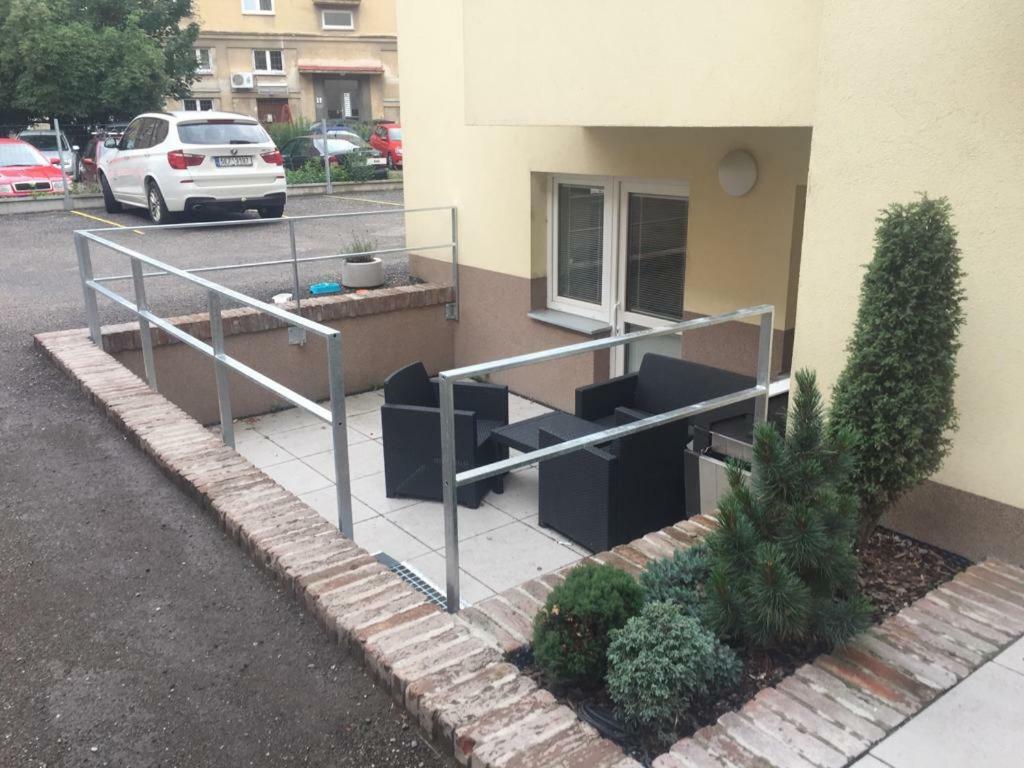 Ap10 - Apartments 4U Brezinova "Overnight Simply" Hradec Králové Buitenkant foto