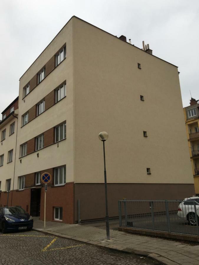 Ap10 - Apartments 4U Brezinova "Overnight Simply" Hradec Králové Buitenkant foto