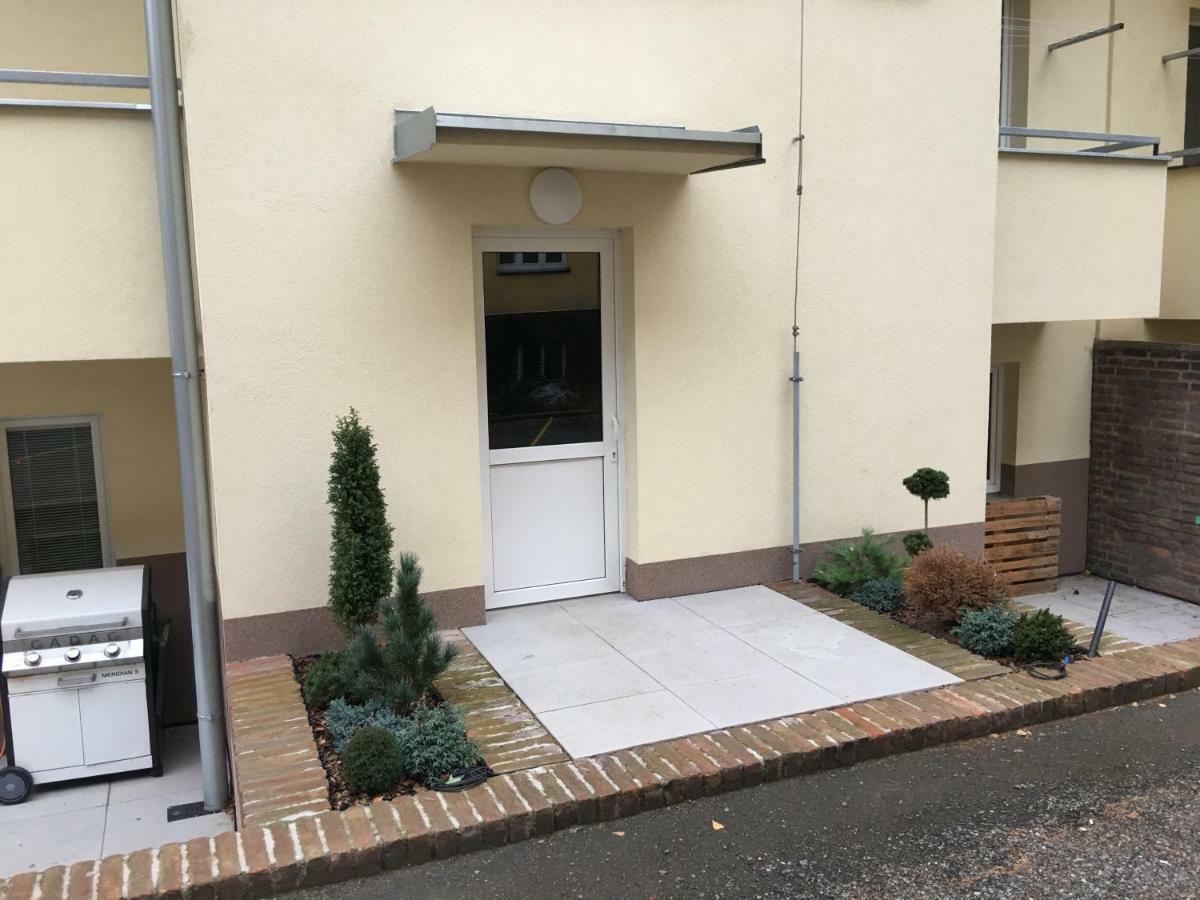 Ap10 - Apartments 4U Brezinova "Overnight Simply" Hradec Králové Buitenkant foto