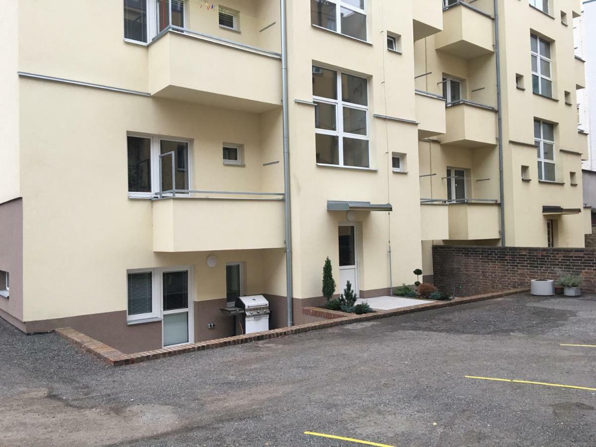 Ap10 - Apartments 4U Brezinova "Overnight Simply" Hradec Králové Buitenkant foto