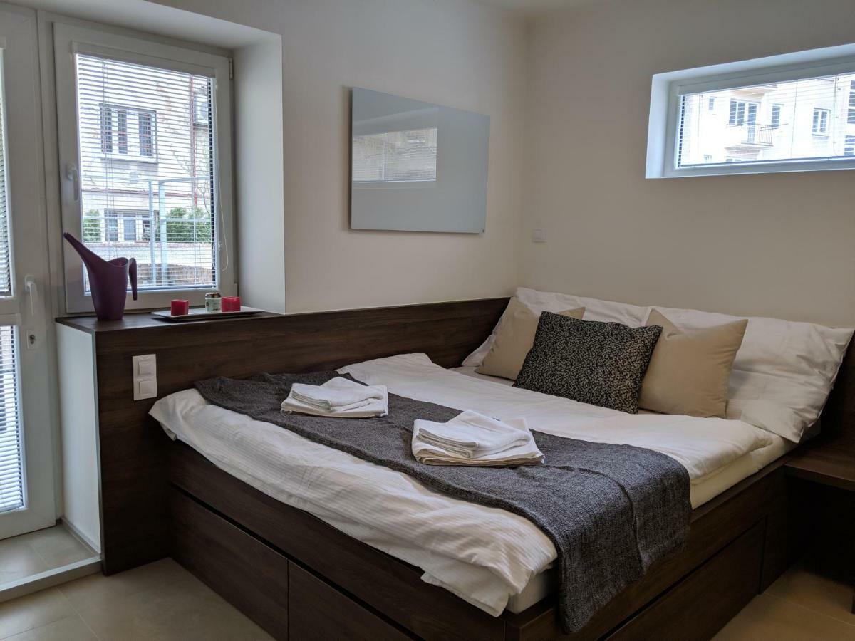 Ap10 - Apartments 4U Brezinova "Overnight Simply" Hradec Králové Buitenkant foto
