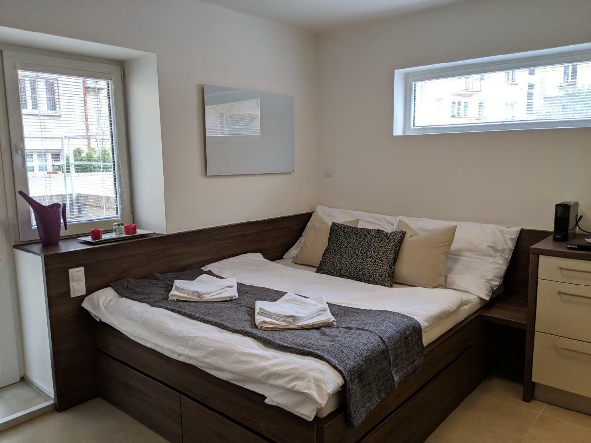 Ap10 - Apartments 4U Brezinova "Overnight Simply" Hradec Králové Buitenkant foto